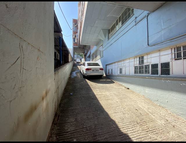 394M² WAREHOUSE TO LET IN BRIARDENE